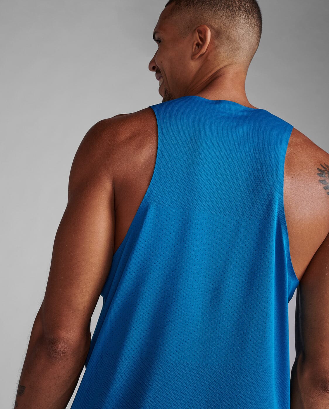 2XU Men's Light Speed Tech Singlet MR7151A - Image 3