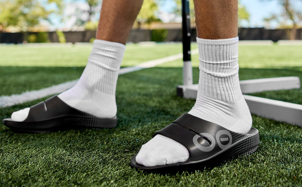 OOFOS Unisex OOahh Sport Slide Sandal - Black Matrix - Image 5