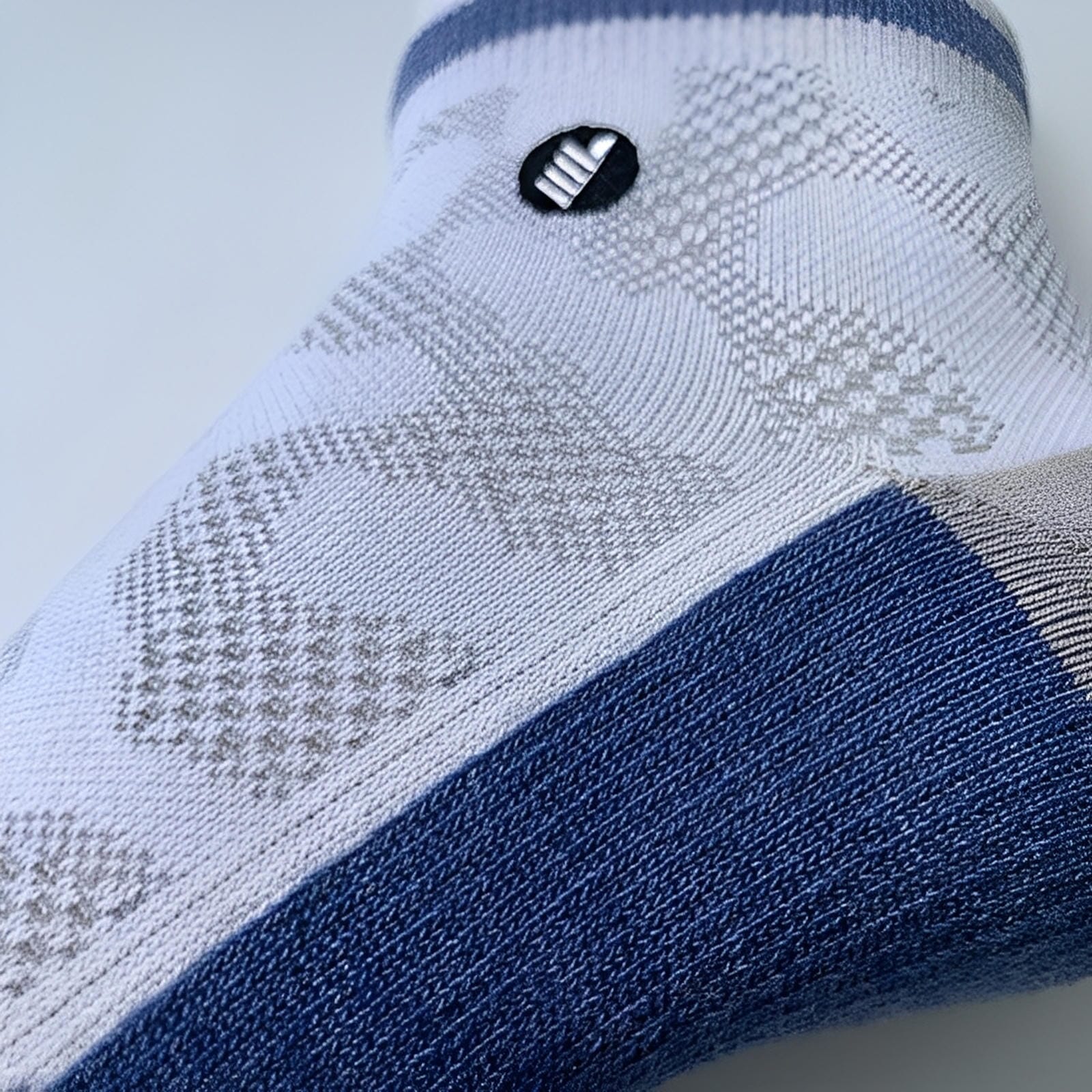 Oleno Pale Camo Quarter Running Socks - Image 5