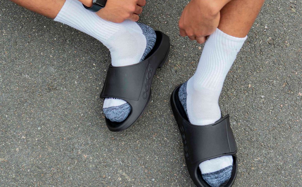 OOFOS Unisex OOahh Sport Flex Slide Sandal - Matte Black - Image 5