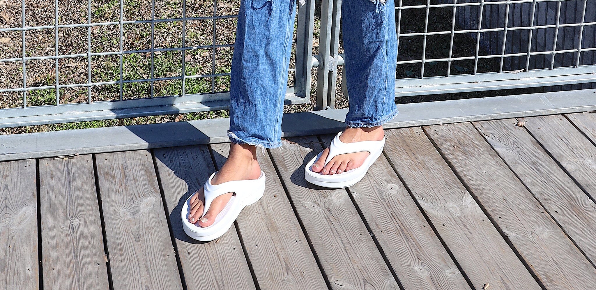 OOFOS Women's OOmega OOlala Thong Sandal - White - Image 10