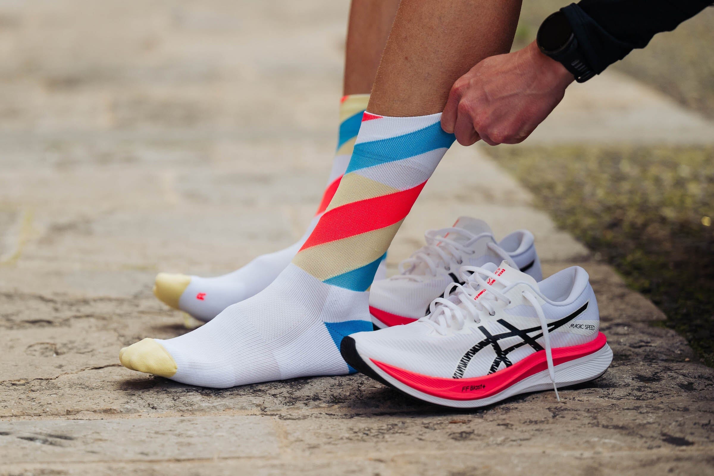 Incylence Running Loops White Blue Inferno Socks - Image 3