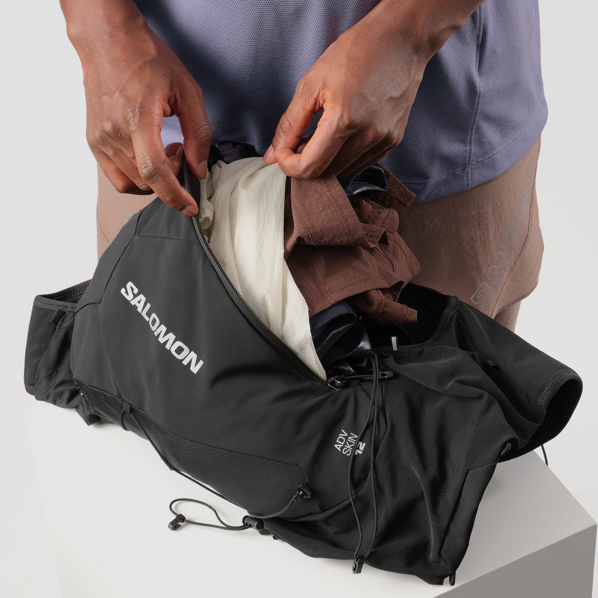 Salomon Adv Skin 12 Unisex Running Vest (2025) - Image 12
