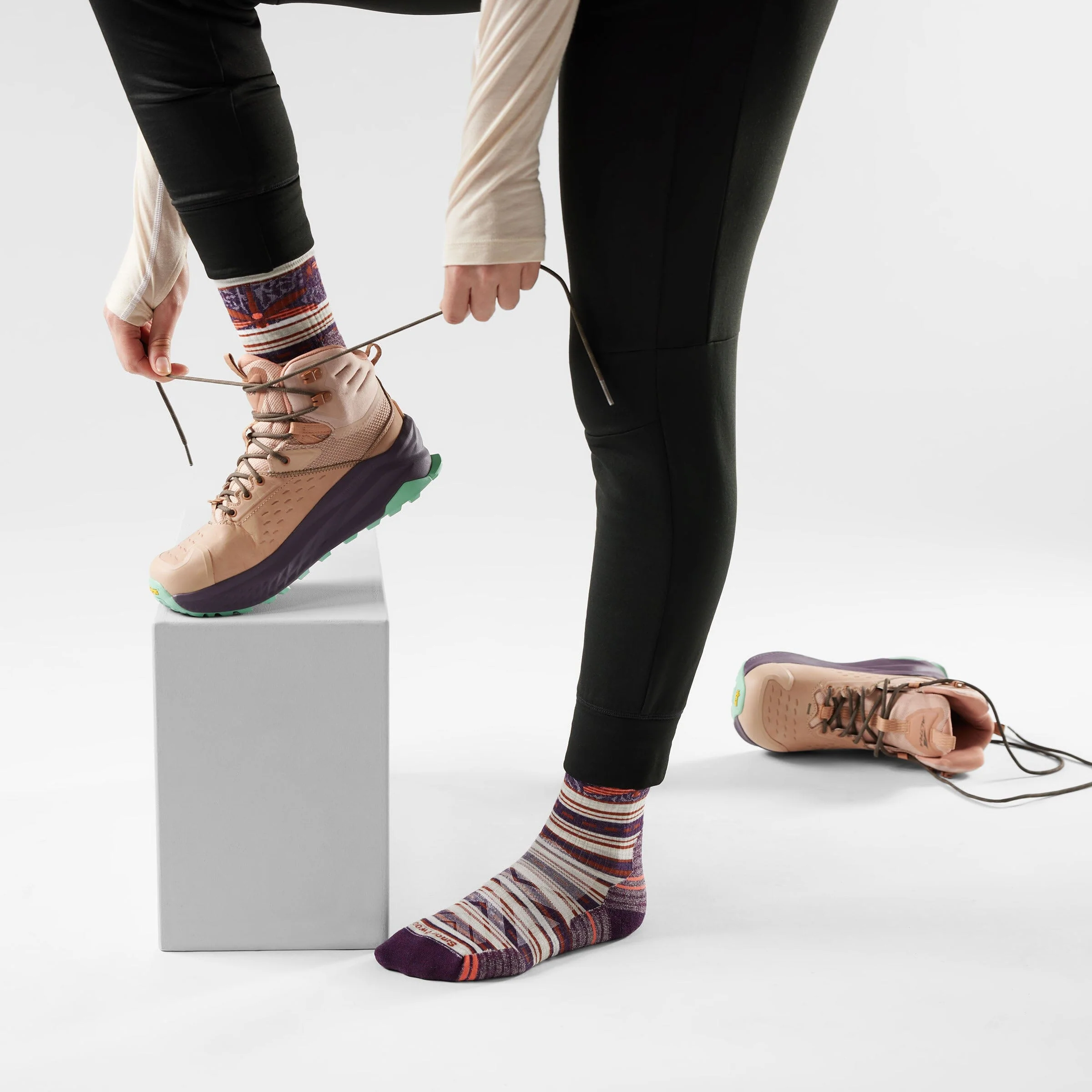 Smartwool Hike Dragon Stitch Mid Crew Socks - Image 2