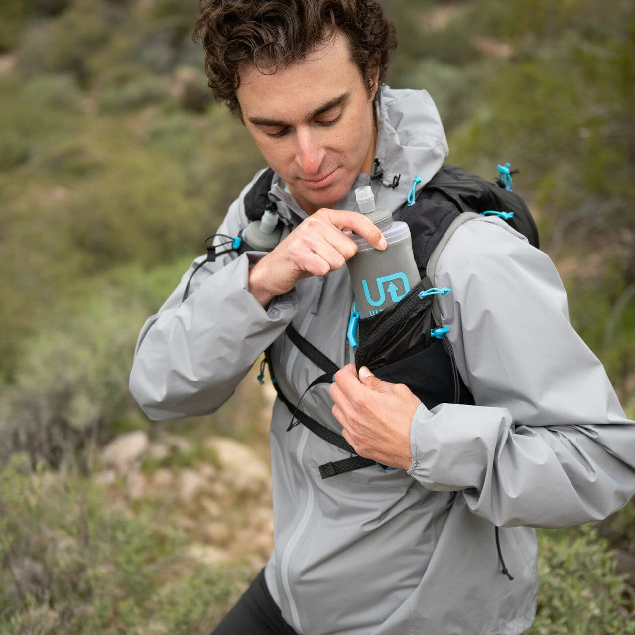 Ultimate Direction Adventure Vest 6.0 Unisex Running Vest - Image 3